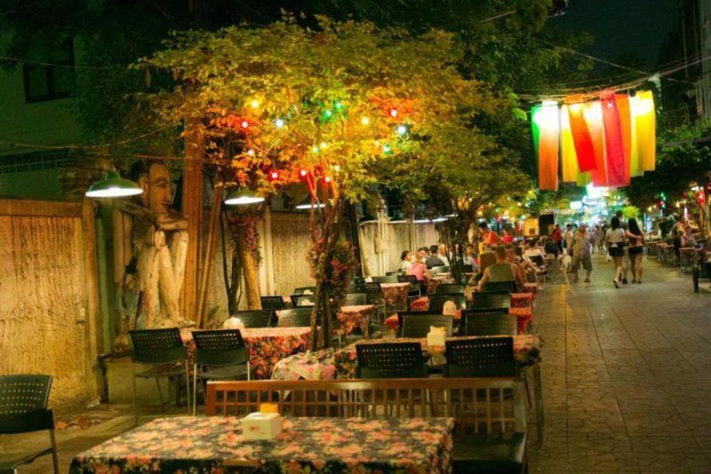 The Street Hostel Bangkok Exteriör bild
