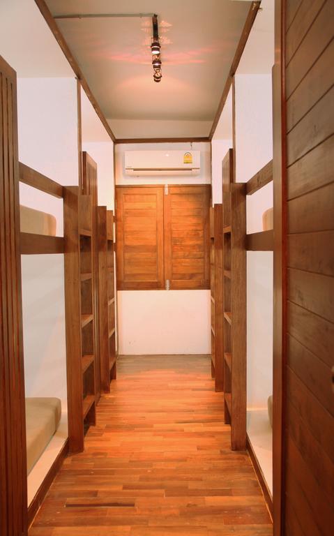 The Street Hostel Bangkok Rum bild