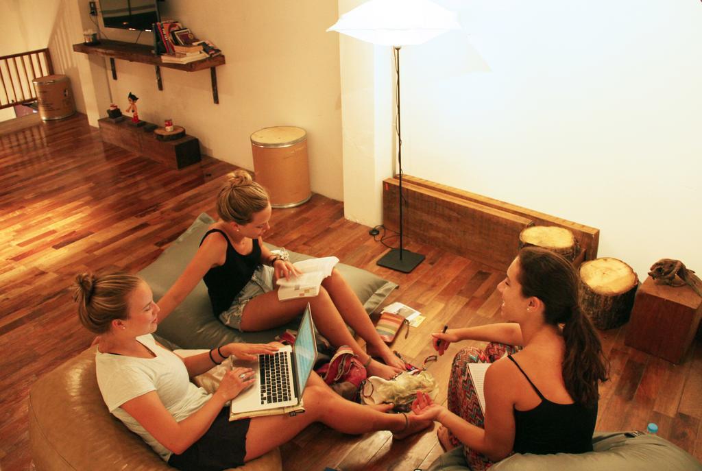 The Street Hostel Bangkok Exteriör bild