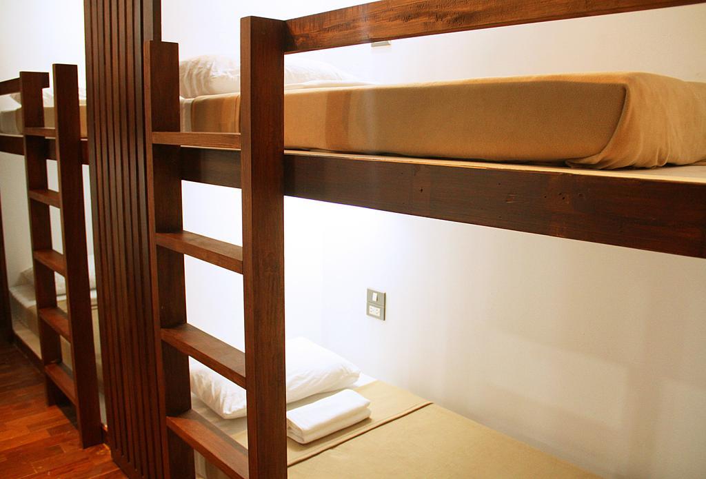 The Street Hostel Bangkok Rum bild